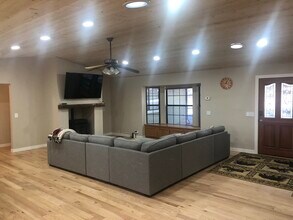 3180 Roland Ct in Pollock Pines, CA - Foto de edificio - Building Photo