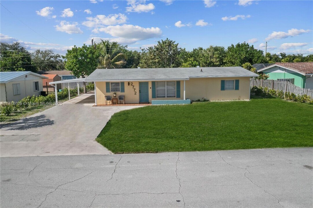 2772 NE Spruce Ridge Ave in Jensen Beach, FL - Building Photo