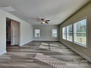 212 Queenshall Rd in Mooresville, NC - Building Photo - Building Photo