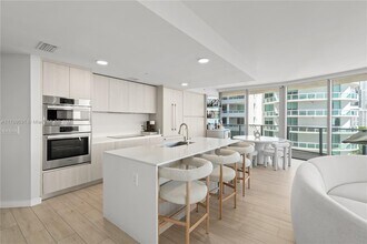 488 NE 18th St, Unit 715 in Miami, FL - Building Photo - Building Photo