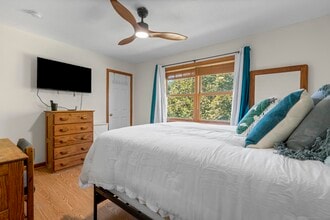 33 Big Spruce Ln in West Haven, CT - Building Photo - Building Photo