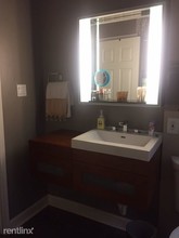 6945 S Paxton Ave-Unit -Apt 1 in Chicago, IL - Foto de edificio - Building Photo