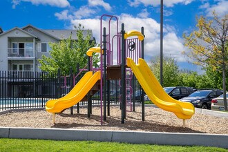 Heron Creek Apartments in Moses Lake, WA - Building Photo - Building Photo