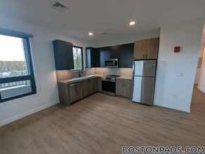 199 Gardner St in Boston, MA - Foto de edificio - Building Photo