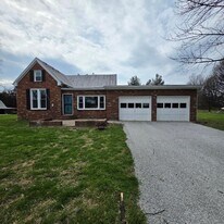 2465 Chapeze Ln in Shepherdsville, KY - Building Photo