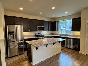 2537 Filbert Ave in Bremerton, WA - Foto de edificio - Building Photo