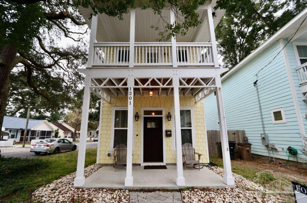 1201 N Davis Hwy in Pensacola, FL - Building Photo