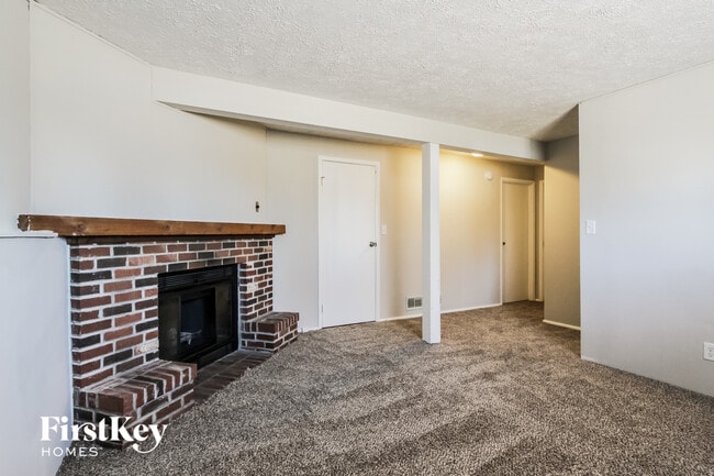 6719 Cordova Dr in Indianapolis, IN - Foto de edificio - Building Photo