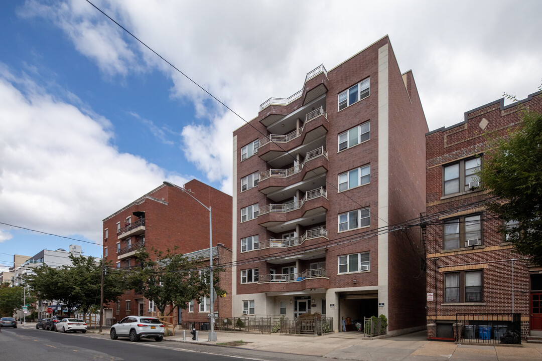 23-23 31st Ave in Astoria, NY - Building Photo