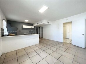 1280 Burlington St in Opa Locka, FL - Foto de edificio - Building Photo