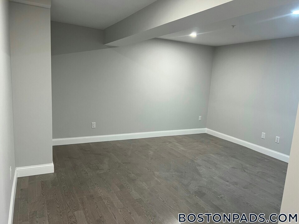 328 Bank St in Harwich, MA - Building Photo
