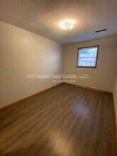 806 Olive St in Highland, IL - Building Photo - Building Photo