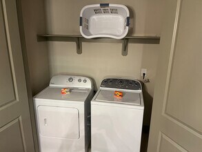 5655 Carnegie Blvd in Charlotte, NC - Building Photo - Building Photo