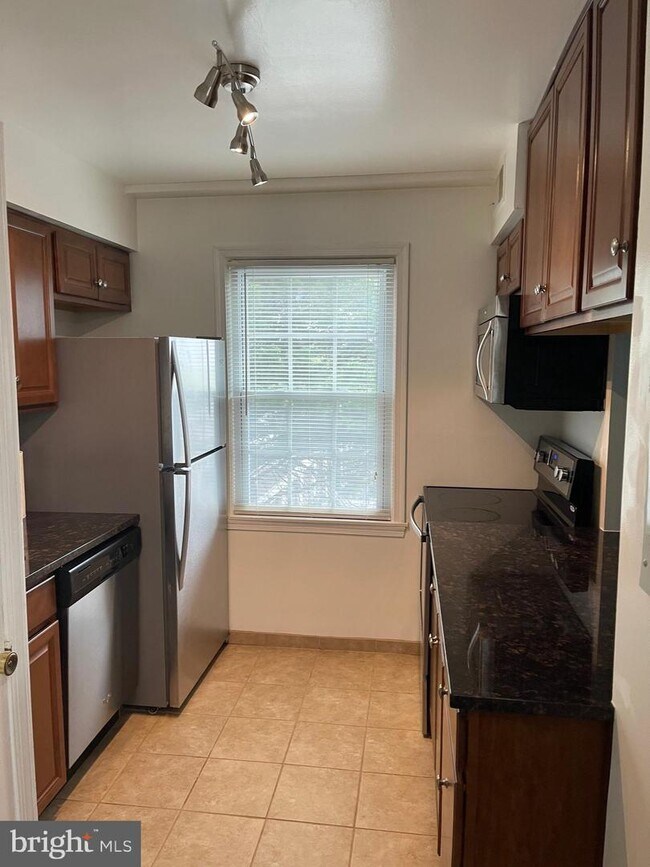 2016 37th St SE-Unit -202 in Washington, DC - Building Photo - Building Photo