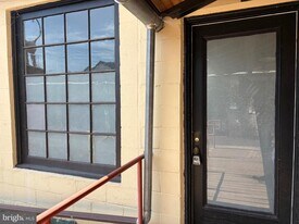 8 Coryell St in Lambertville, NJ - Building Photo