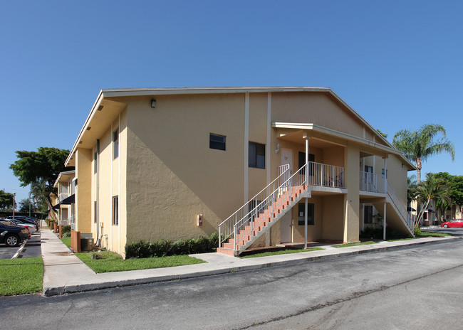 The Laurels at Sherwood in Greenacres, FL - Building Photo - Building Photo