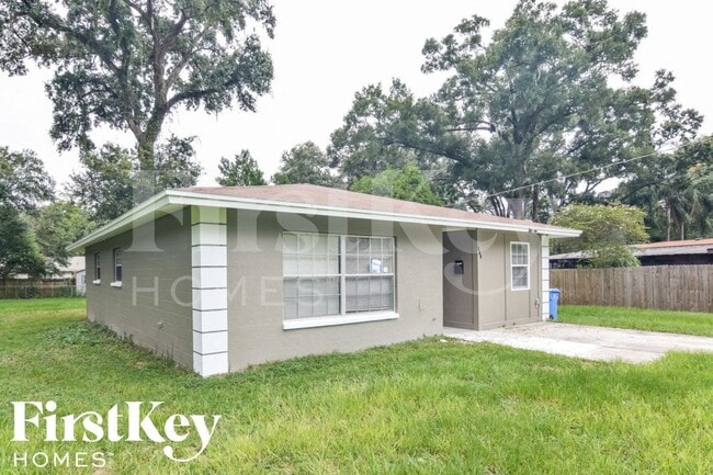 500 Brenda Dr in Brandon, FL - Foto de edificio - Building Photo