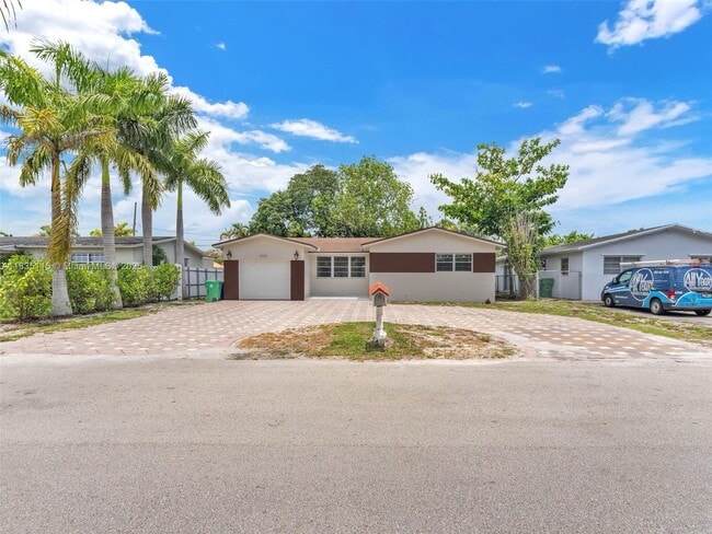 6525 SW 18th St in Miramar, FL - Building Photo - Building Photo