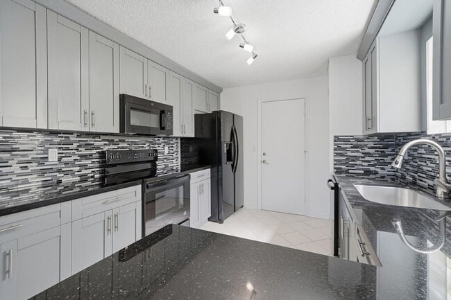 3422 NW 110th Way in Coral Springs, FL - Building Photo - Building Photo