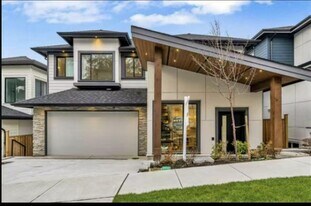 14907-1435A 35A Ave in Surrey, BC - Building Photo