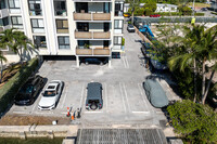 Guildford House in Bay Harbor Islands, FL - Foto de edificio - Building Photo