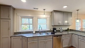 53 Vine St in Lexington, MA - Foto de edificio - Building Photo