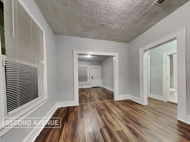 property at 1417 W 6th St