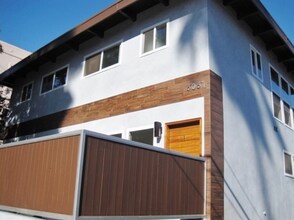 6061 Franklin Ave in Los Angeles, CA - Building Photo - Building Photo