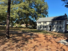 Room in Duplex on W Strickland St in Douglasville, GA - Building Photo