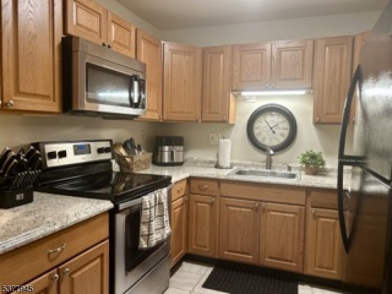 110 Federal Hill Rd in Pompton Lakes, NJ - Building Photo