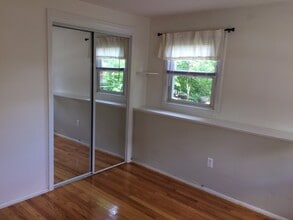 121 Cambridge Rd, Unit 2 in Woburn, MA - Foto de edificio - Building Photo