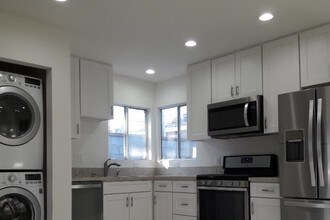 512 N Lucia Ave in Redondo Beach, CA - Foto de edificio - Building Photo