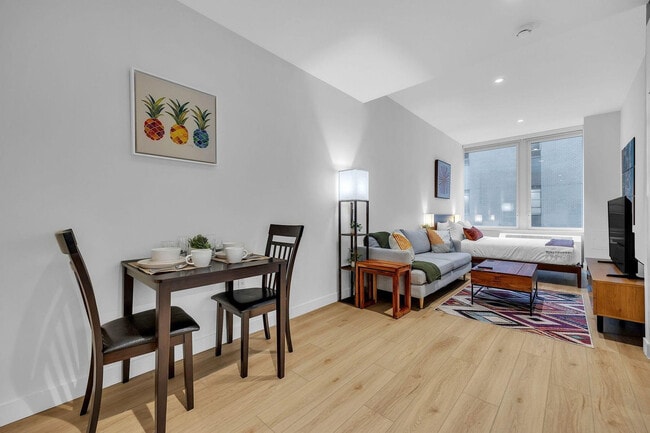 980 6th Ave in New York, NY - Building Photo - Building Photo