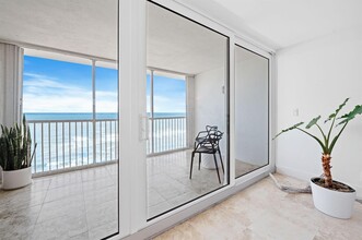 840 Ocean Dr, Unit 1105 in Juno Beach, FL - Foto de edificio - Building Photo