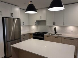 27215 Aldergrove Town Centre Dr in Langley, BC - Building Photo