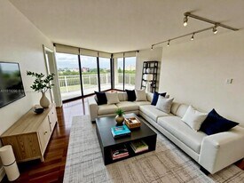1000 Quayside Terrace in Miami, FL - Building Photo
