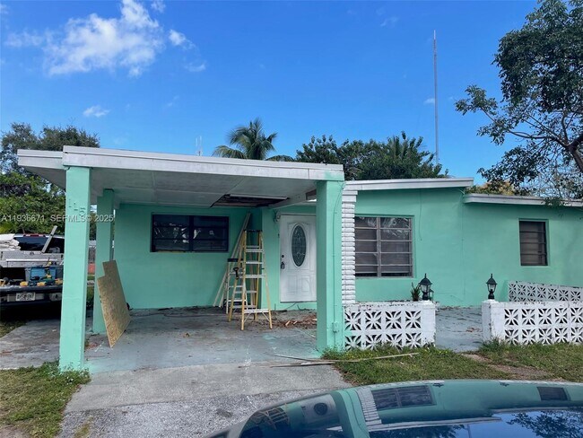 115 Virginia Rd in West Park, FL - Building Photo - Building Photo