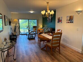 2105 Lavers Cir in Delray Beach, FL - Foto de edificio - Building Photo