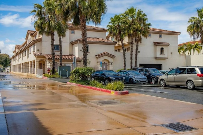 17168 Newhope St in Fountain Valley, CA - Building Photo - Building Photo