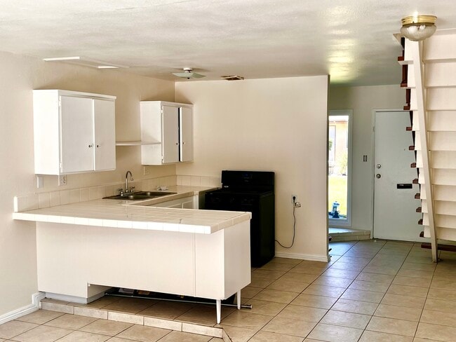 619 W Provential Dr, Unit Apt B