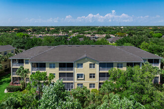 Pointe at Pelican Landing Condos in Bonita Springs, FL - Foto de edificio - Building Photo