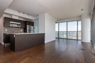 1815 Yonge St in Toronto, ON - Building Photo