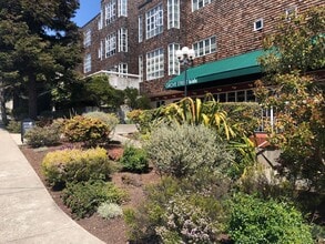 1385 Shattuck Ave in Berkeley, CA - Building Photo - Interior Photo