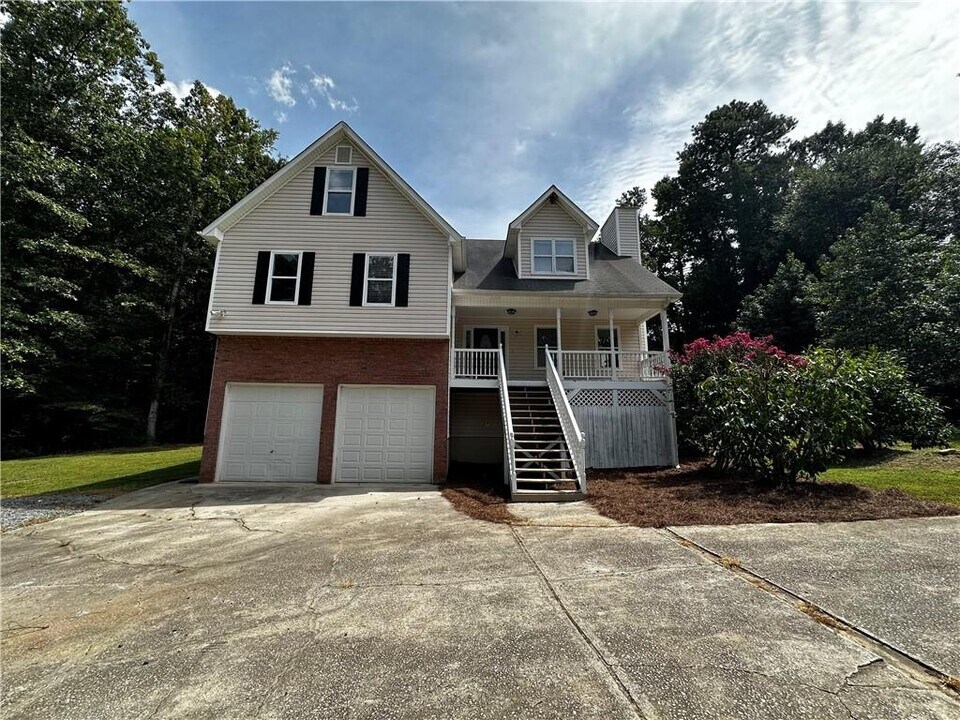 64 Highlander Way in Acworth, GA - Building Photo