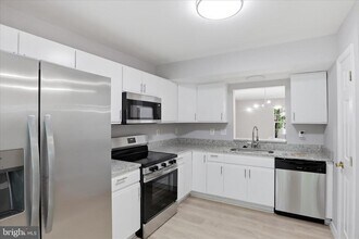 504 Autumn Wind Way in Rockville, MD - Building Photo - Building Photo