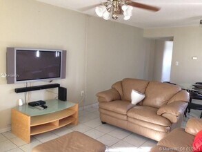 1150 Collins Ave-Unit -201 in Miami Beach, FL - Building Photo - Building Photo