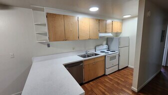 39118 Sundale Dr, Unit B in Fremont, CA - Building Photo