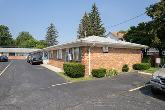 5521 Douglas Rd in Toledo, OH - Building Photo - Building Photo