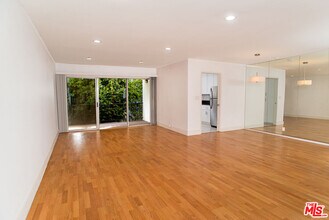 416 N Oakhurst Dr in Beverly Hills, CA - Building Photo - Building Photo