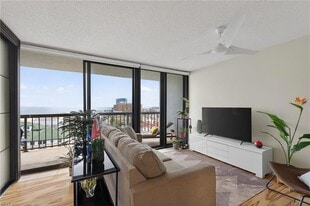 3288 Page Ave, Unit 1103 in Virginia Beach, VA - Building Photo